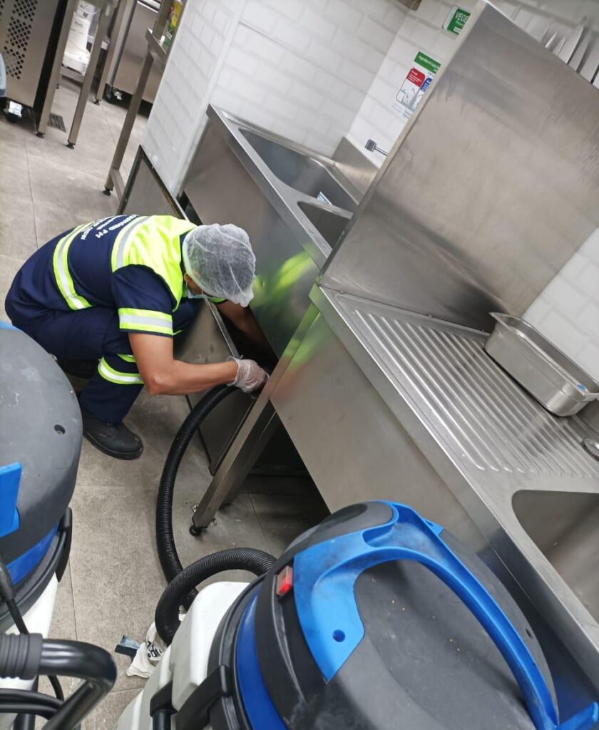 Grease Trap Cleaning in Abu Dhabi: How Often Should Central Kitchens Schedule It?