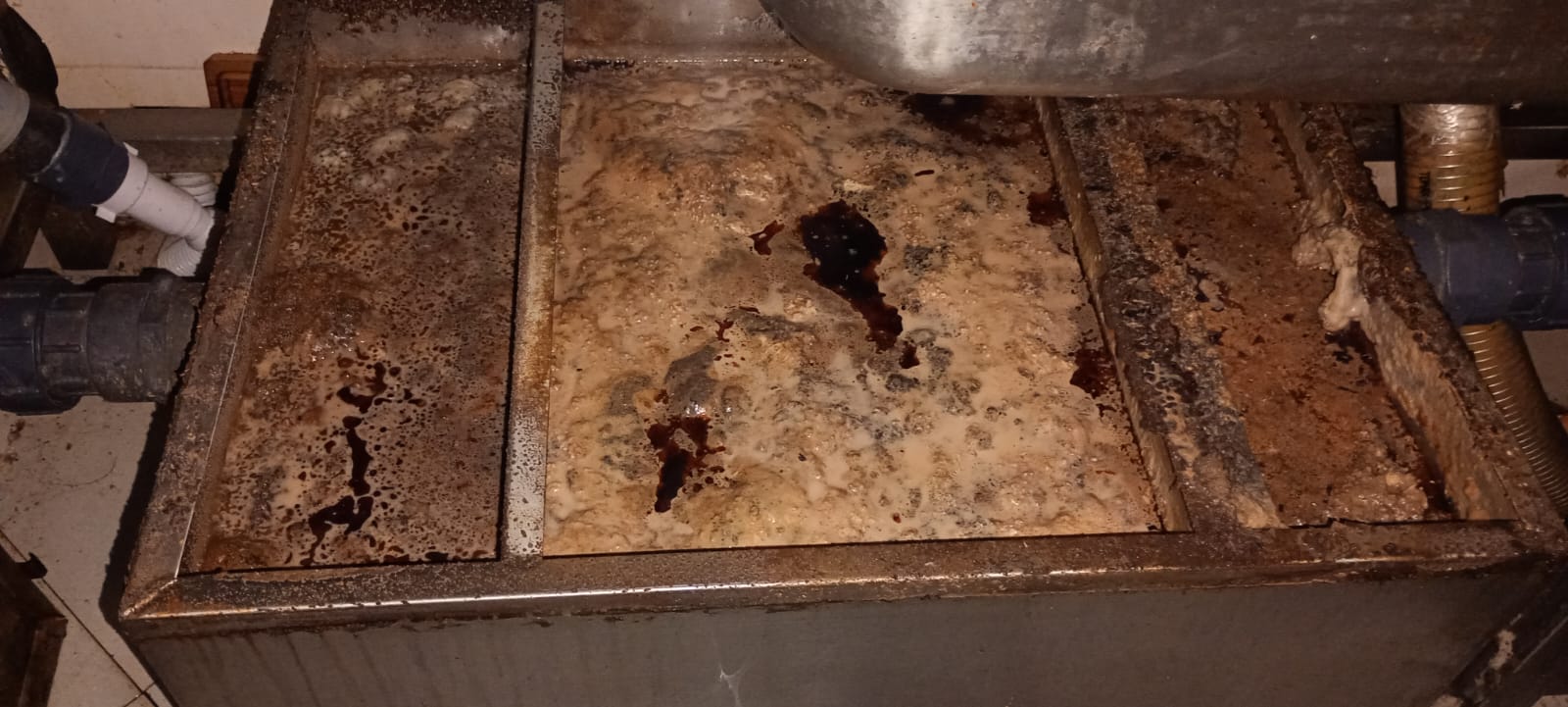5 Hidden Signs of Grease Trap Blockage Every Chef Should Notice