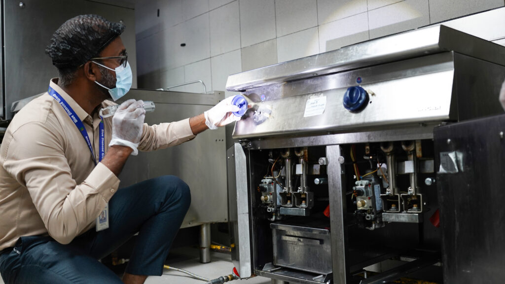 Grease Trap Problems and Pest Infestations in UAE Commercial Kitchens: Causes & Solutions 1 Grease Trap Problems and Pest Infestations in UAE Commercial Kitchens: Causes & Solutions